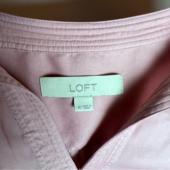 LOFT Light Pink Long Sleeved Blouse - Size Medium Flowy V Neck Bishop Sleeves - Picture 3 of 5